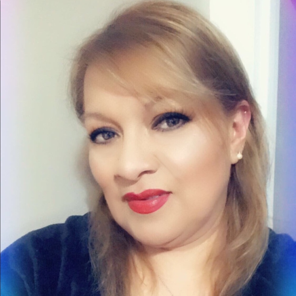 Meet your Posher, Ana